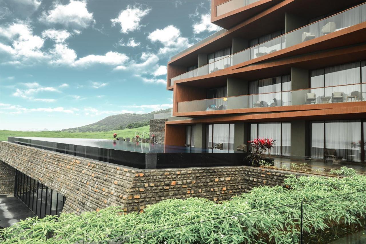 Aria Resort & Spa Nashik Exterior foto