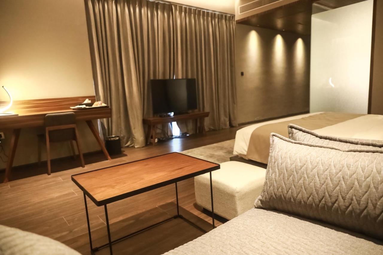 Aria Resort & Spa Nashik Exterior foto