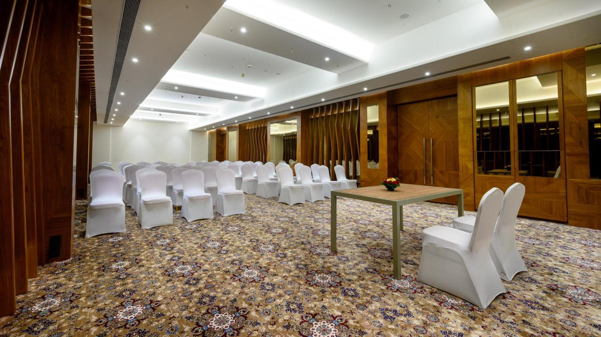 Aria Resort & Spa Nashik Exterior foto
