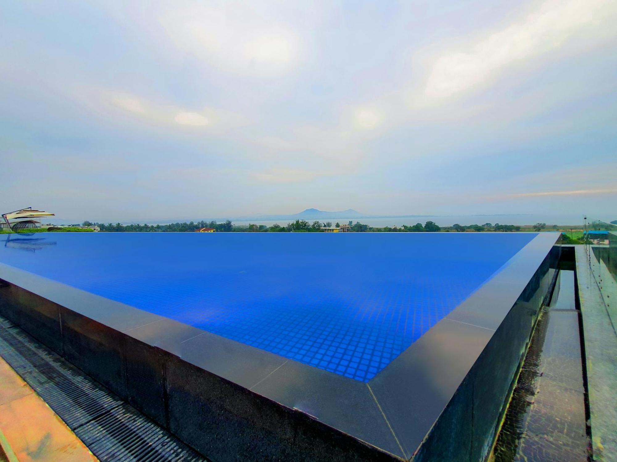 Aria Resort & Spa Nashik Exterior foto