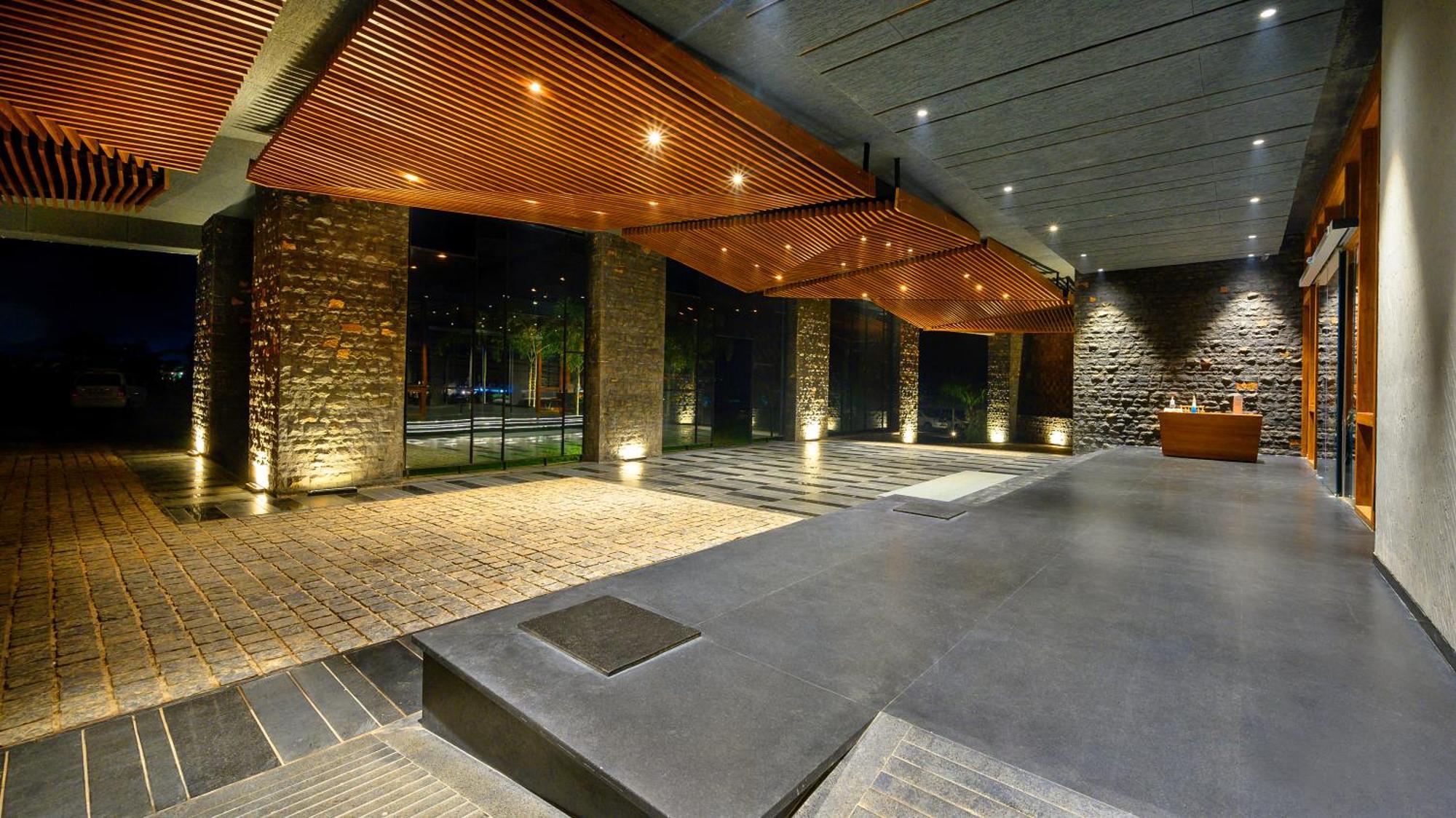 Aria Resort & Spa Nashik Exterior foto