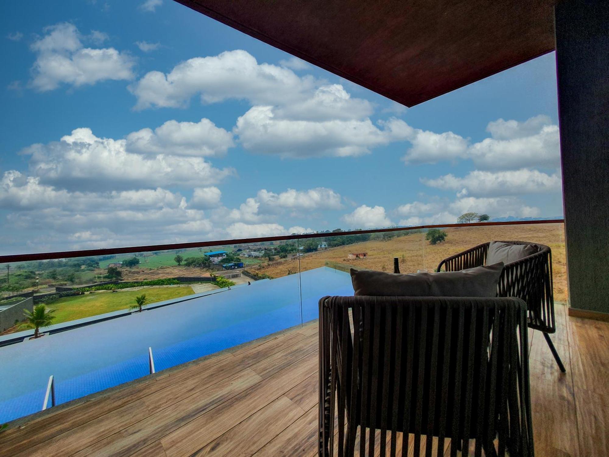 Aria Resort & Spa Nashik Exterior foto